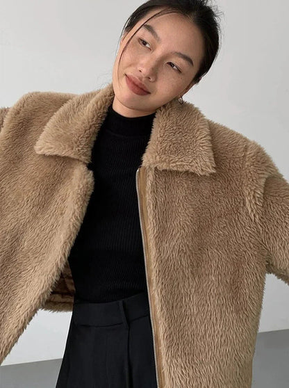Well Tailored Coat with a Graceful Silhouette