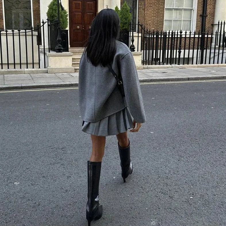 Well Tailored Coat with a Graceful Silhouette