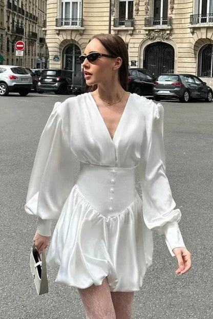 Well Tailored Dress with a Graceful Silhouette