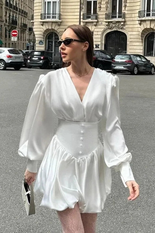 Well Tailored Dress with a Graceful Silhouette