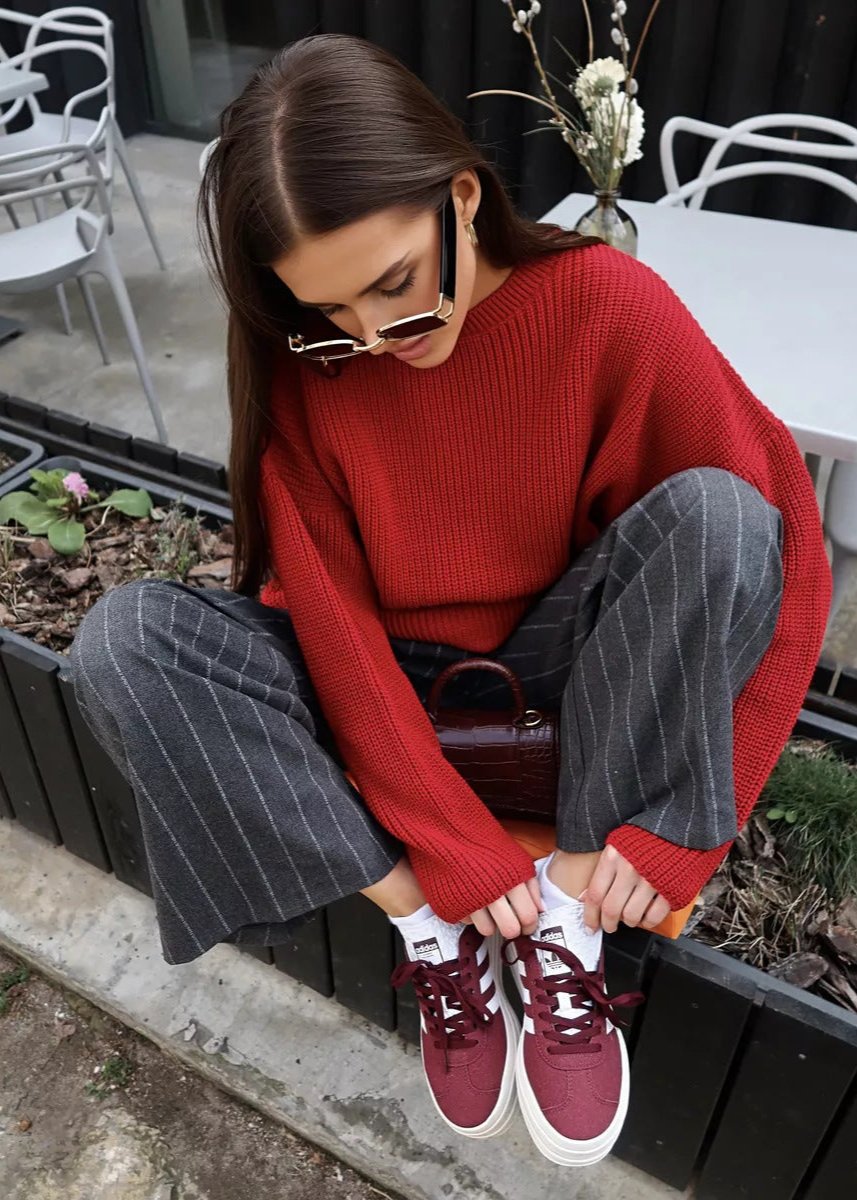 Well Tailored Sweater with a Graceful Silhouette