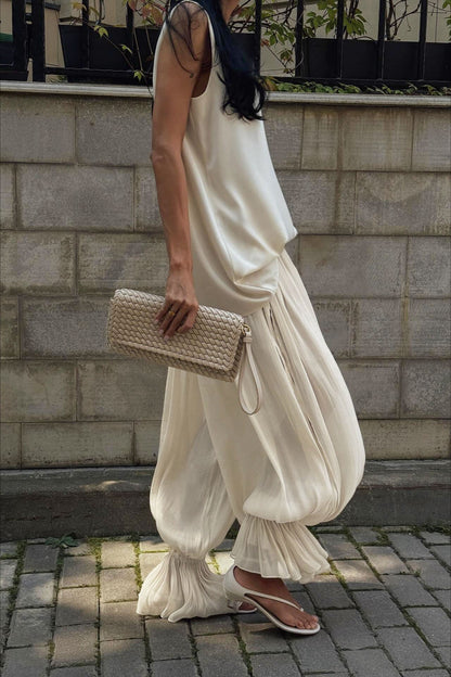 Well Tailored Pants with a Graceful Silhouette