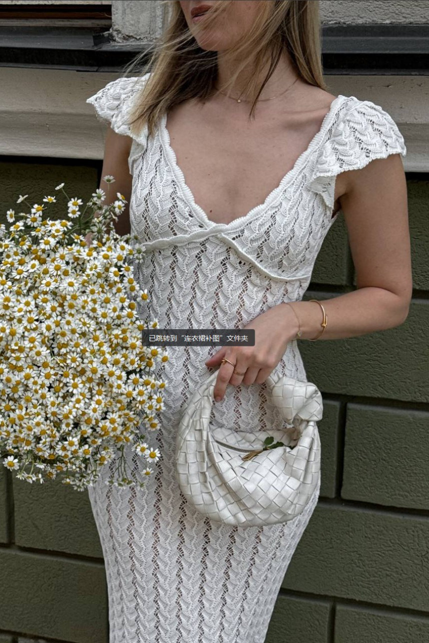Gracefully Styled Dress for Any Occasion
