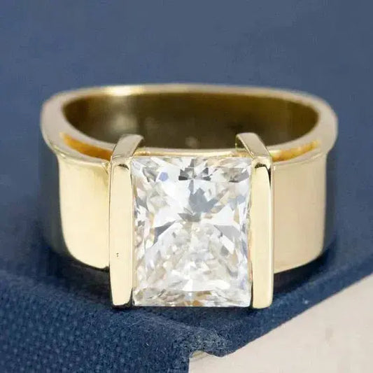Ring in Princess Cut