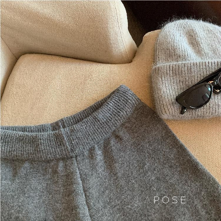 Effortlessly Elegant Garment with a Timeless Design