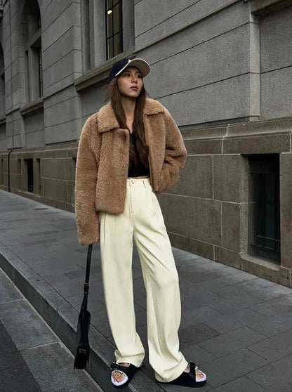 Well Tailored Coat with a Graceful Silhouette