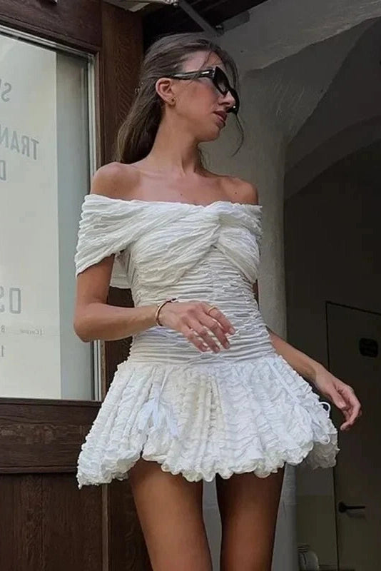 Beautifully Finished Dress in a Timeless Design