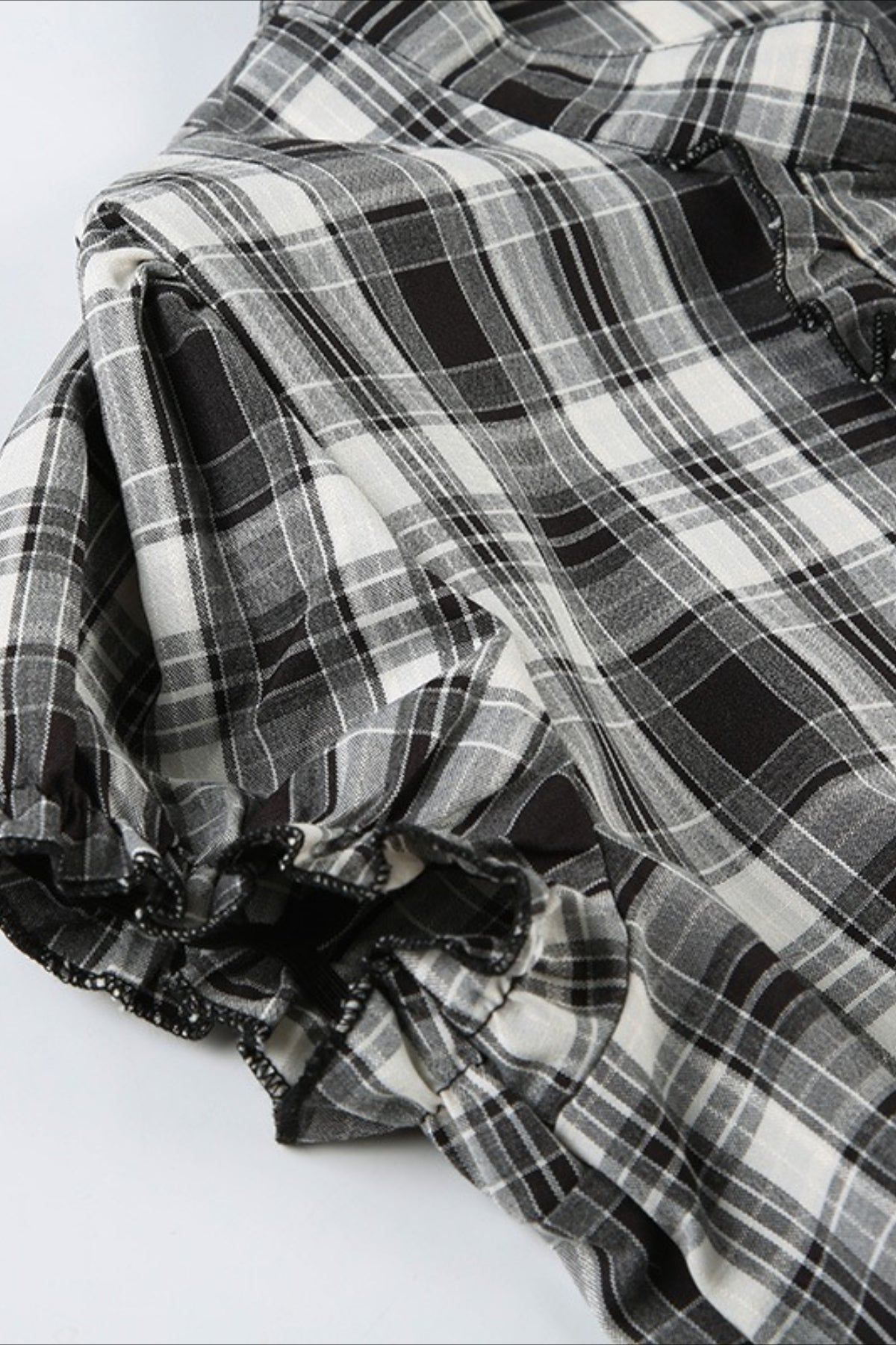 Well Tailored Blouse with a Graceful Silhouette