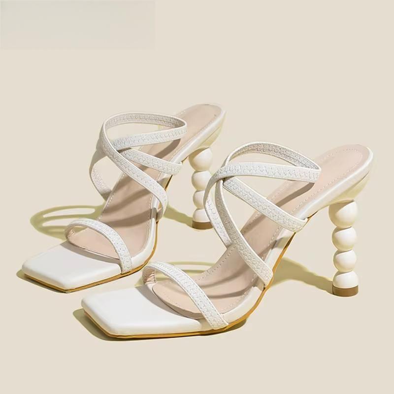 Effortlessly Elegant Heels with a Timeless Design