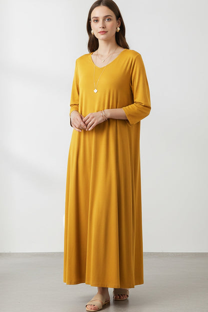 Beautifully Finished Dress in a Timeless Design