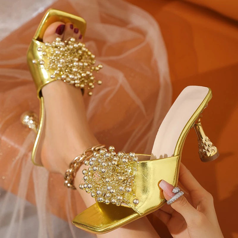 Well Tailored Heels with a Graceful Silhouette