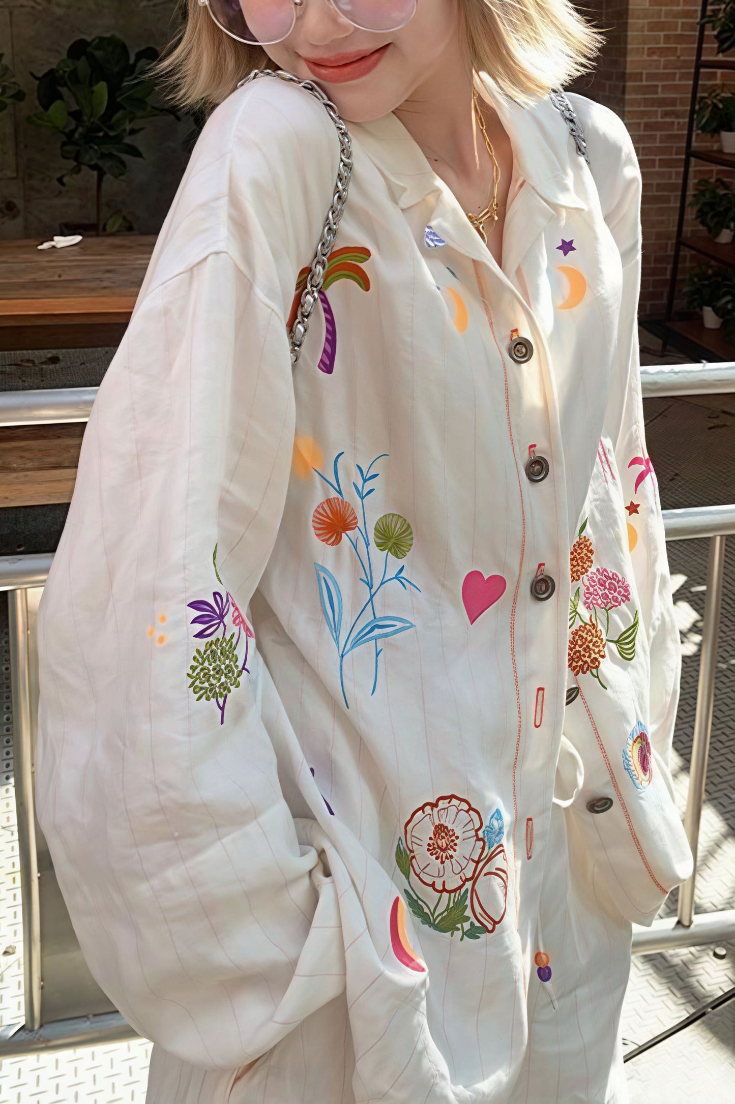 Effortlessly Elegant Blouse with a Timeless Design