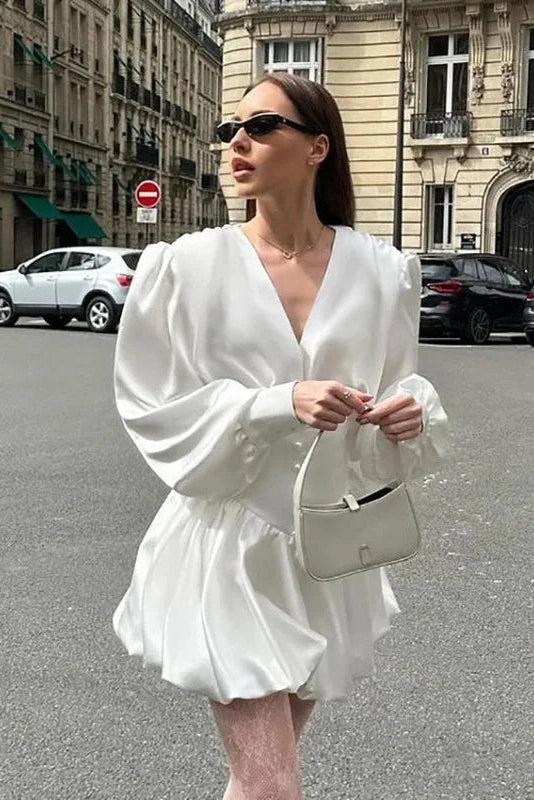 Well Tailored Dress with a Graceful Silhouette