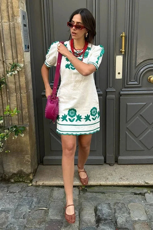 Classic Vintage Dress with a Flattering Fit