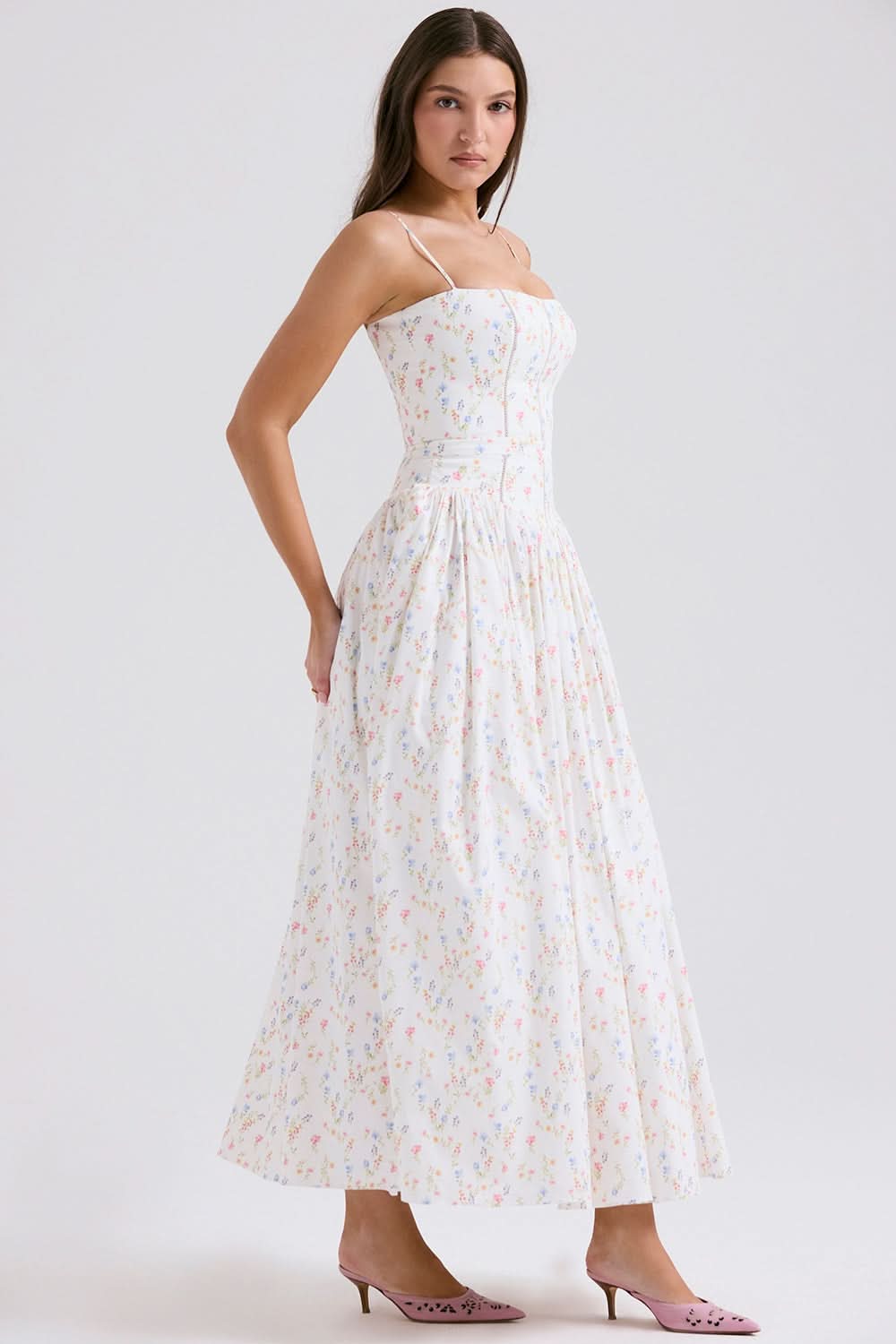 Effortlessly Elegant Dress with a Timeless Design