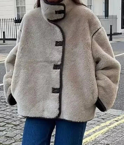 Effortlessly Elegant Coat with a Timeless Design