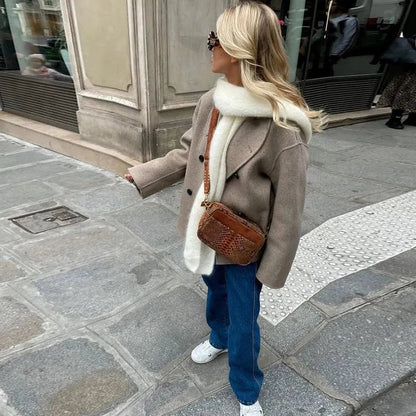 Well Tailored Coat with a Graceful Silhouette
