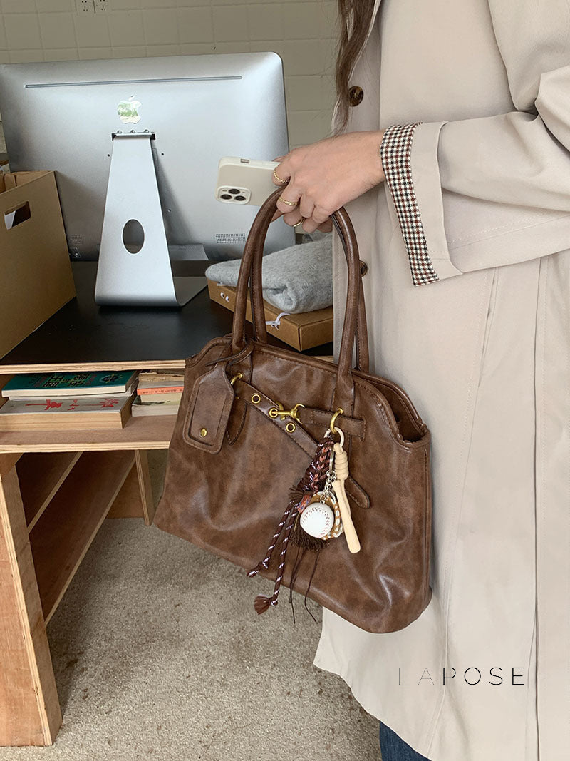 Polished Bag with an Effortless Classic Look