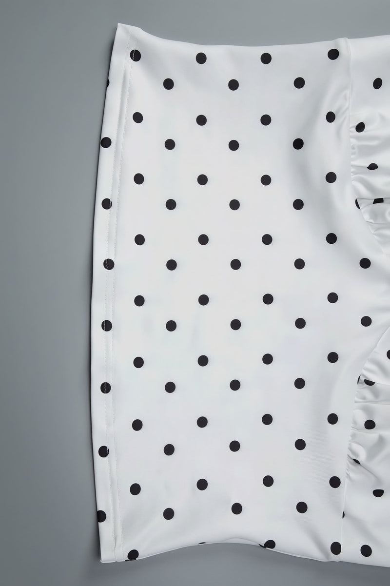 Effortlessly Elegant Garment with a Timeless Design