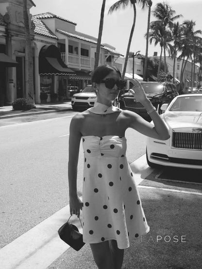 Effortlessly Elegant Dress with a Timeless Design