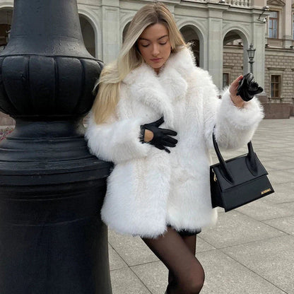 Effortlessly Elegant Coat with a Timeless Design