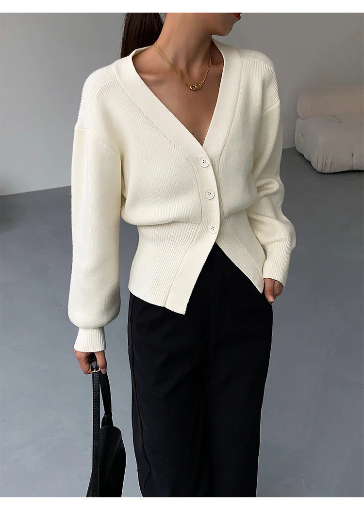 Elegantly Styled Cardigan for Everyday Wear