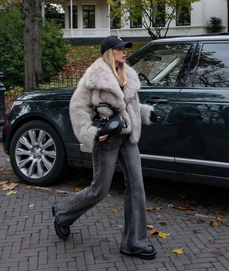 Effortlessly Elegant Jacket with a Timeless Design