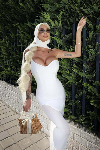Beautifully Crafted Dress in a Classic Style