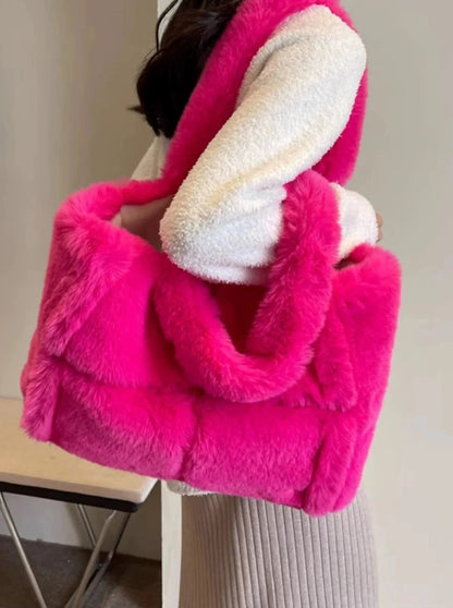 Polished Bag with an Effortless Classic Look