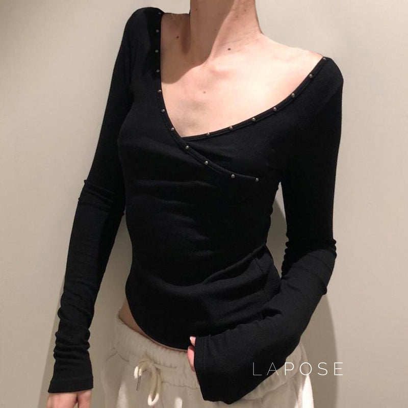 Well Tailored Sweater with a Graceful Silhouette