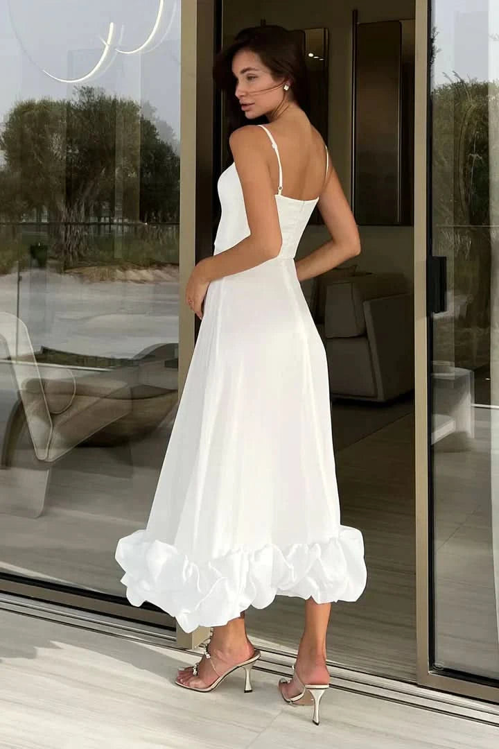 Effortlessly Elegant Dress with a Timeless Design