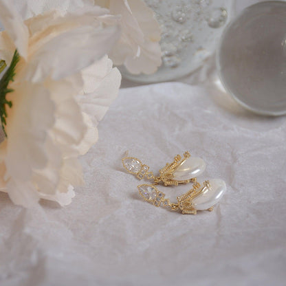 [] Maggie Pearl Earrings