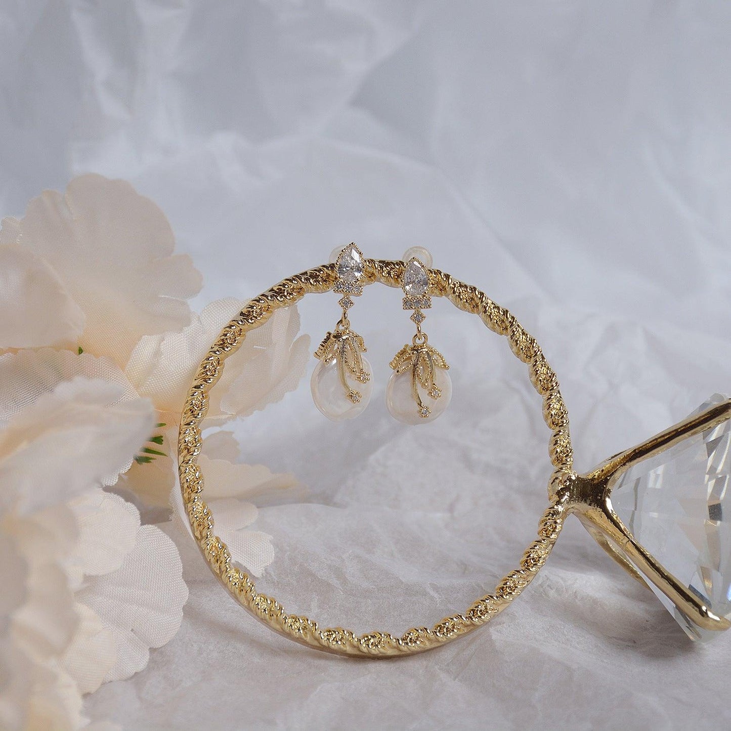 [] Maggie Pearl Earrings