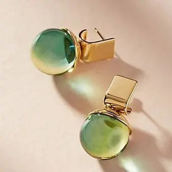 Earrings With Green Crystal in Gold.