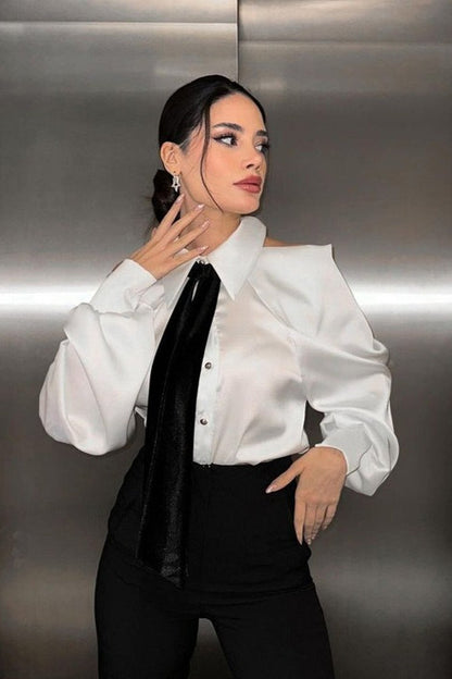 Sophisticated Blouse with a Clean Classic Look