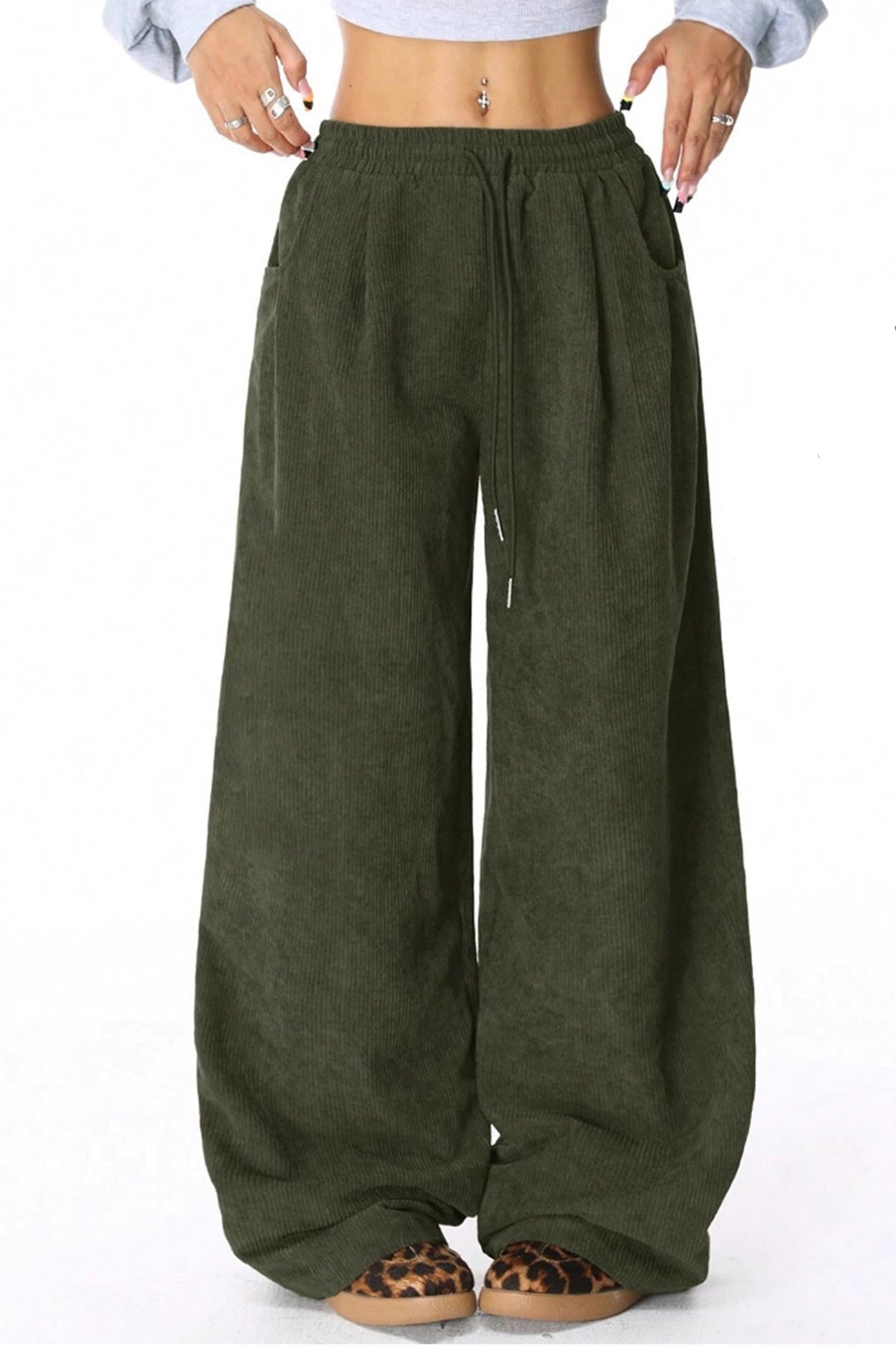 Effortlessly Elegant Pants with a Timeless Design