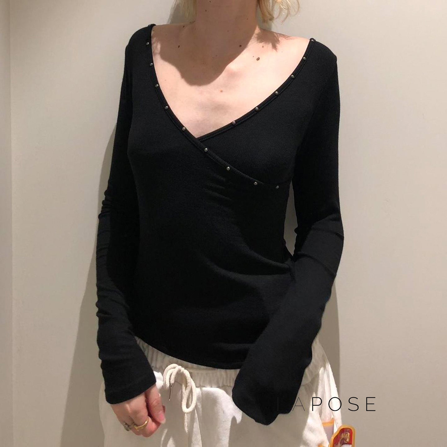 Well Tailored Sweater with a Graceful Silhouette