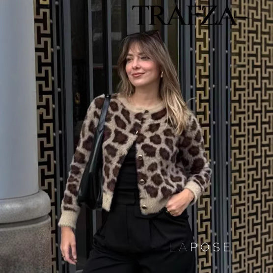 Effortlessly Elegant Cardigan with a Timeless Design