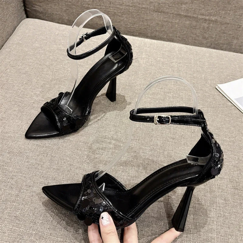 Effortlessly Elegant Heels with a Timeless Design