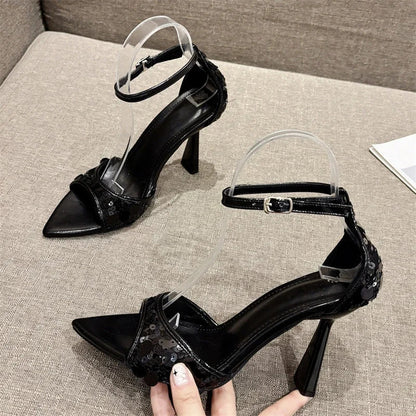 Effortlessly Elegant Heels with a Timeless Design