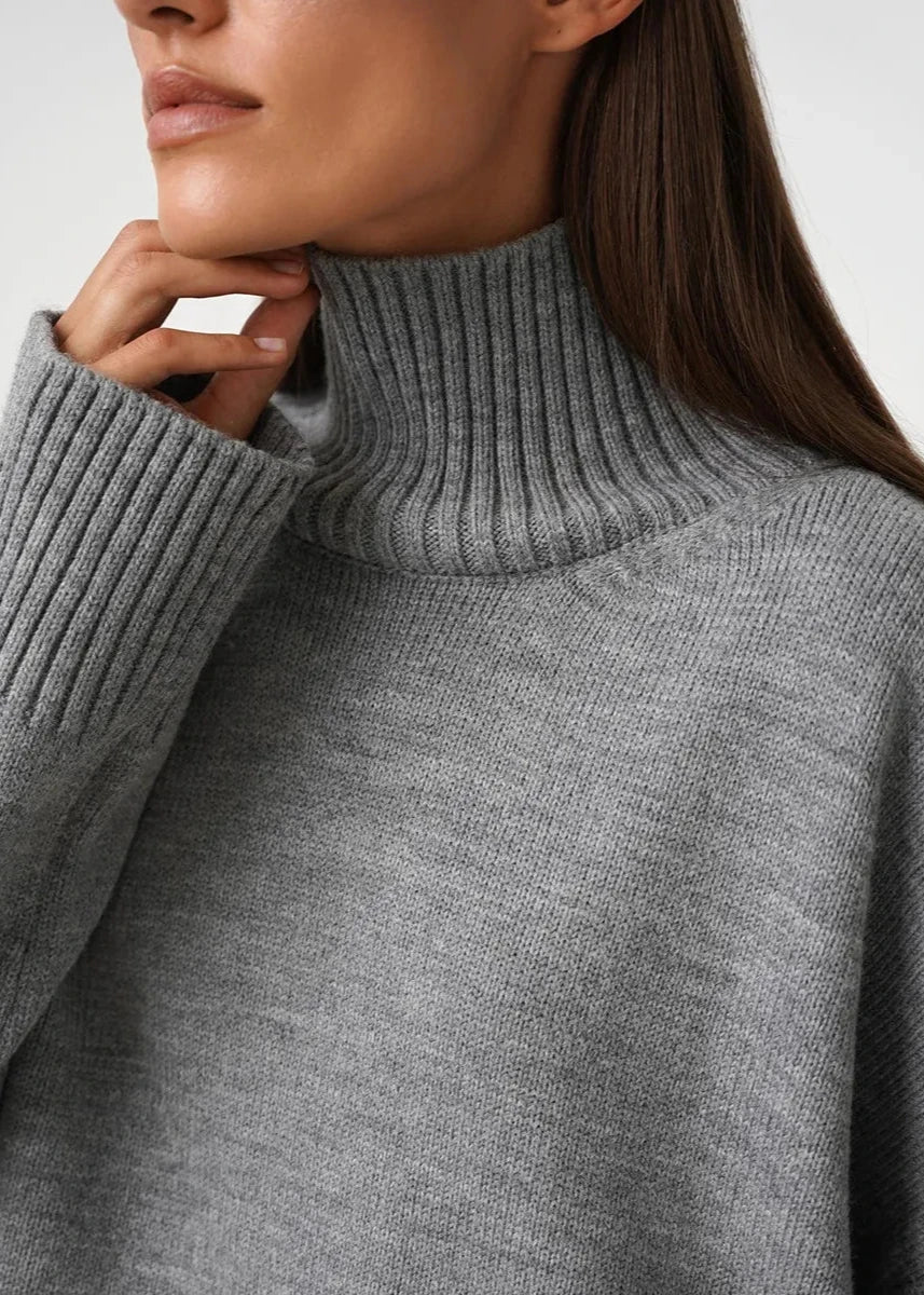 Effortlessly Elegant Sweater with a Timeless Design