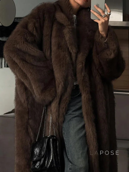 Well Tailored Coat with a Graceful Silhouette