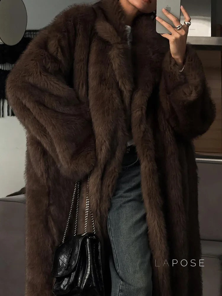 Well Tailored Coat with a Graceful Silhouette