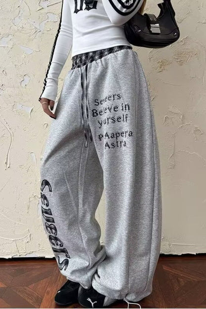 Effortlessly Elegant Pants with a Timeless Design