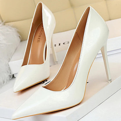 Sophisticated Garment with a Clean Classic Look