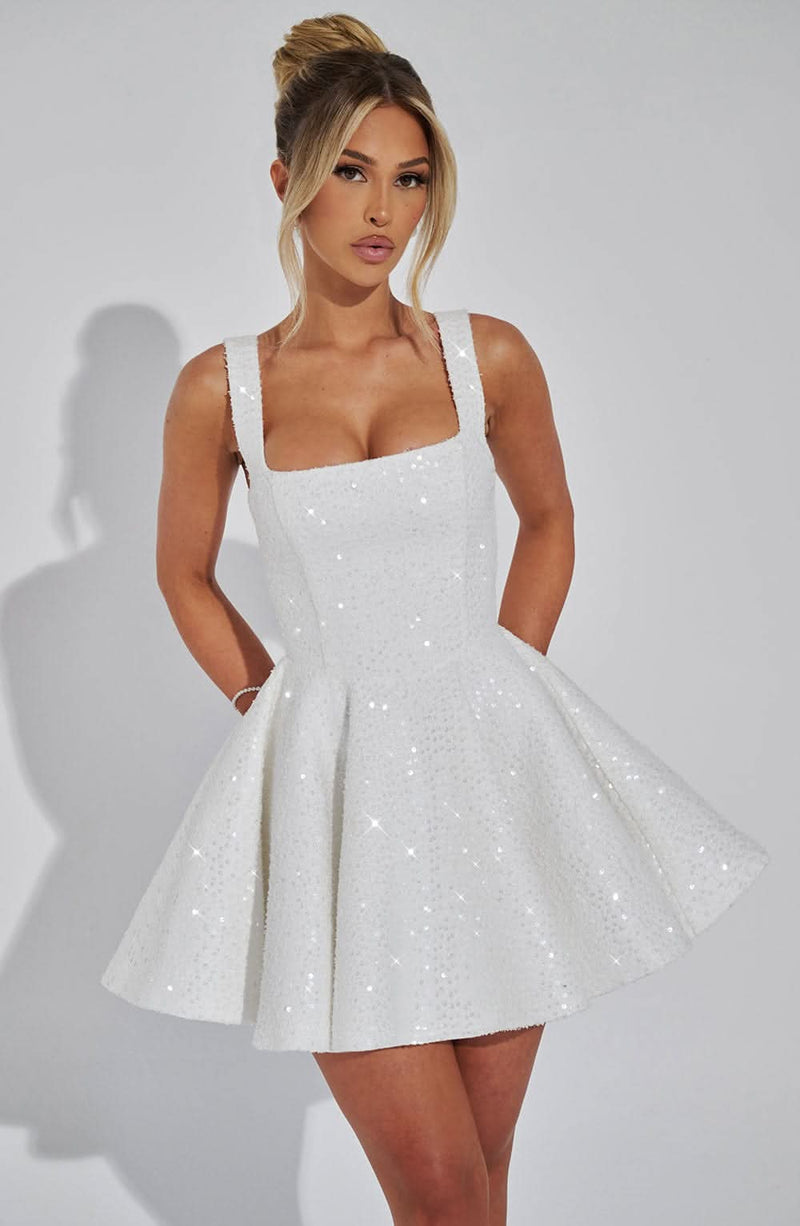 Beautifully Finished Dress in a Timeless Design