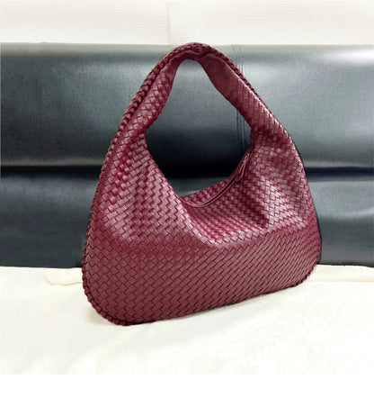 Well Tailored Bag with a Graceful Silhouette
