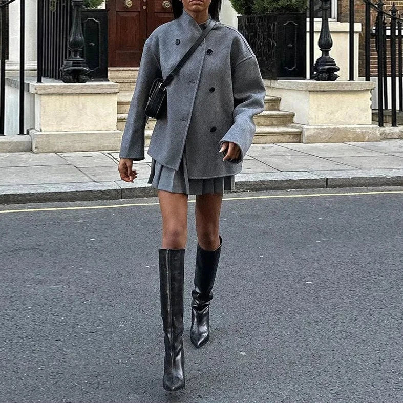 Well Tailored Coat with a Graceful Silhouette