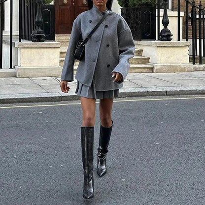 Well Tailored Coat with a Graceful Silhouette