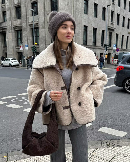 Effortlessly Elegant Coat with a Timeless Design
